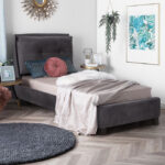 ΚΡΕΒΑΤΙ RILEY 90x200 εκ. ΜΕ ΥΦΑΣΜΑ ΒΕΛΟΥΔΟ ΓΚΡΙ LH10.561.01